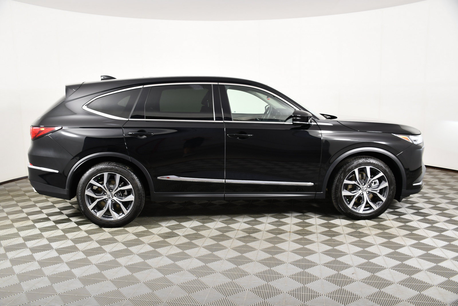 Certified 2024 Acura MDX SH-AWD w/ Technology Package image 5
