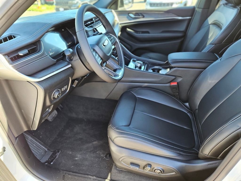 New 2025 Jeep Grand Cherokee Limited image 18