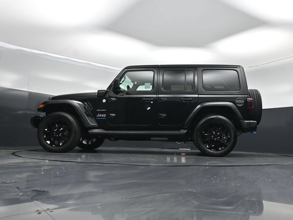 Used 2023 Jeep Wrangler Unlimited Sahara AWD/4WD image 8