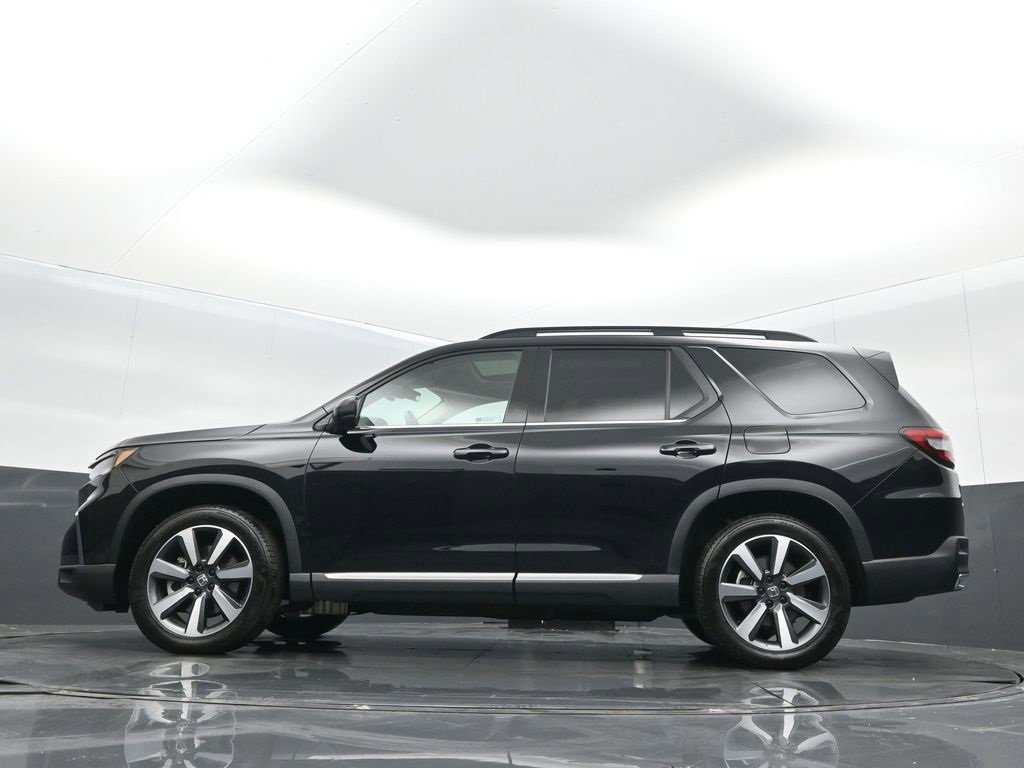 Certified 2025 Honda Pilot Touring image 14