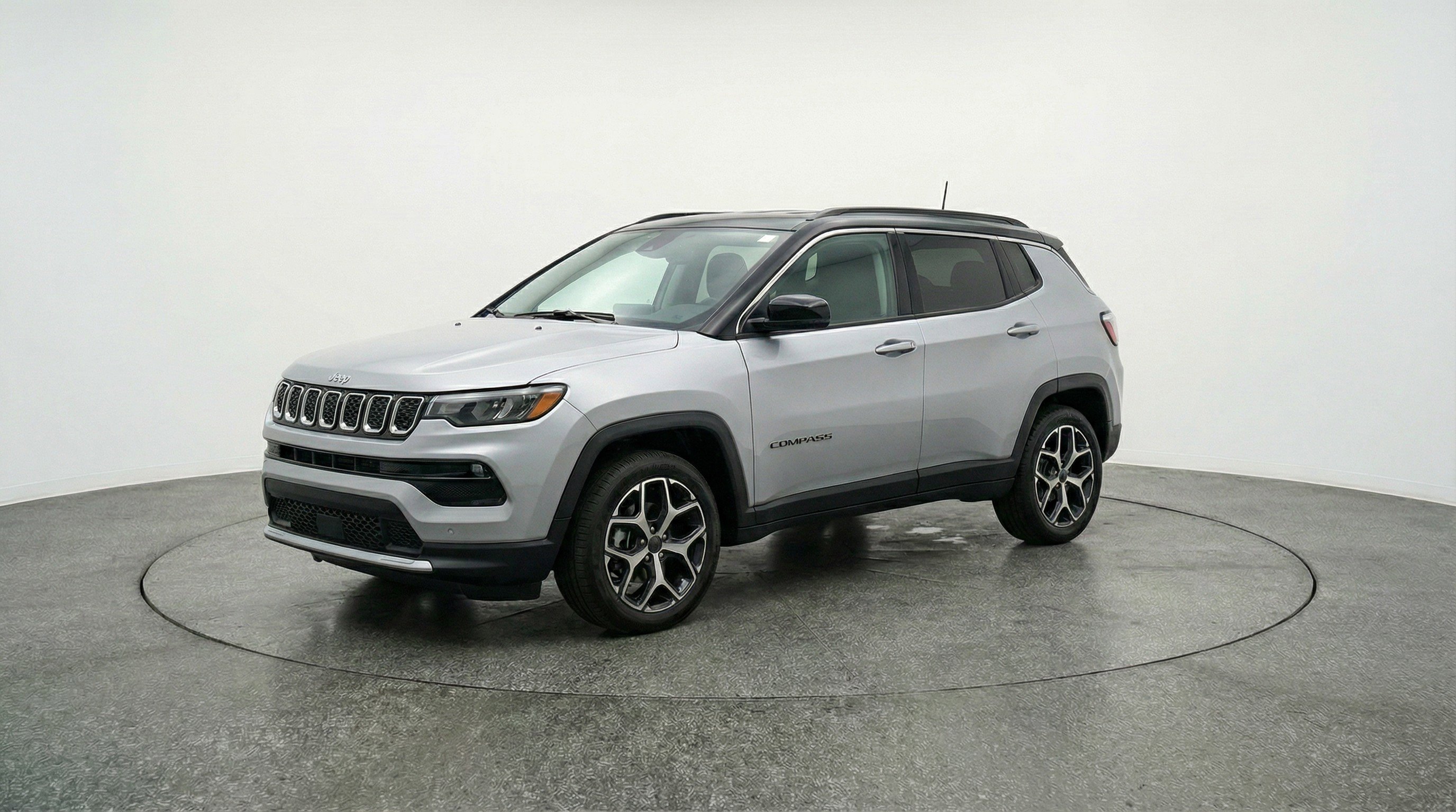 Used 2025 Jeep Compass Limited AWD/4WD image 3