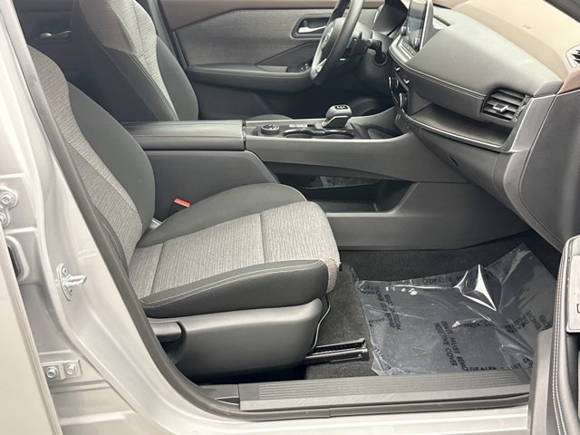 Used 2023 Nissan Rogue SV AWD/4WD image 16