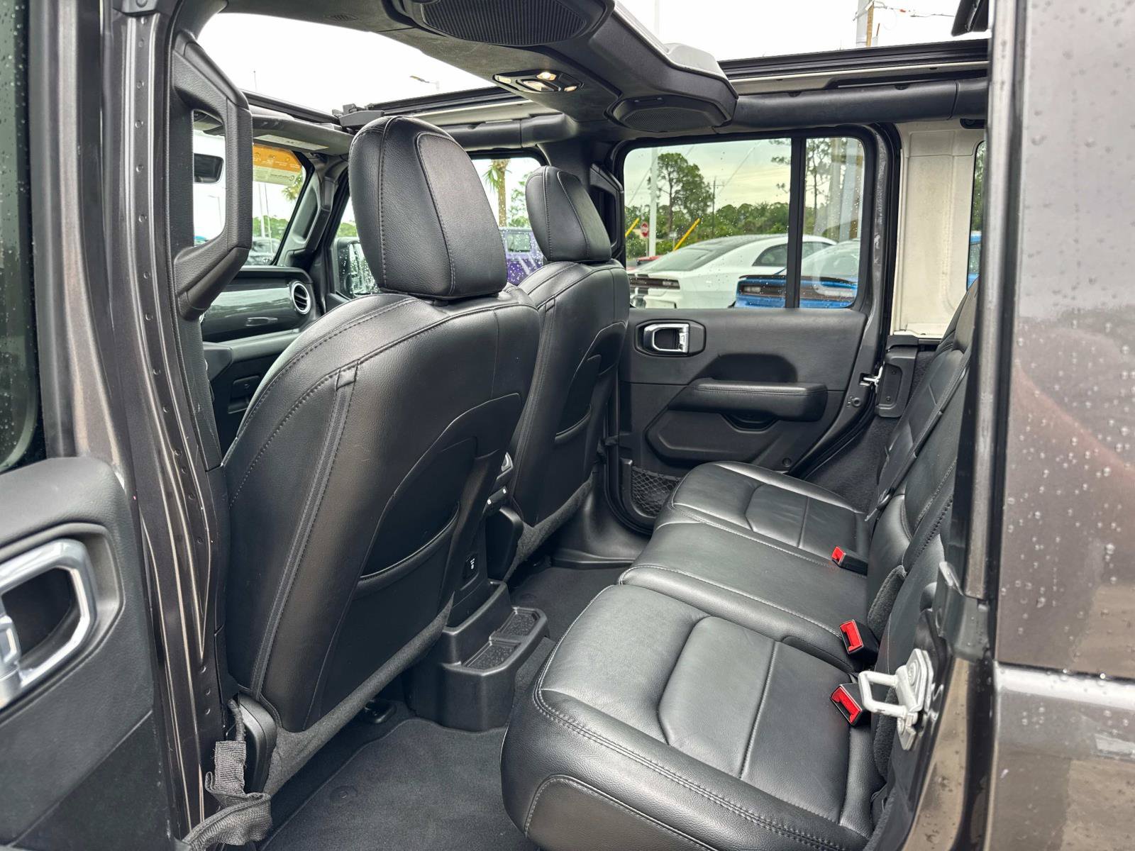Used 2022 Jeep Wrangler Unlimited Sahara AWD/4WD image 16