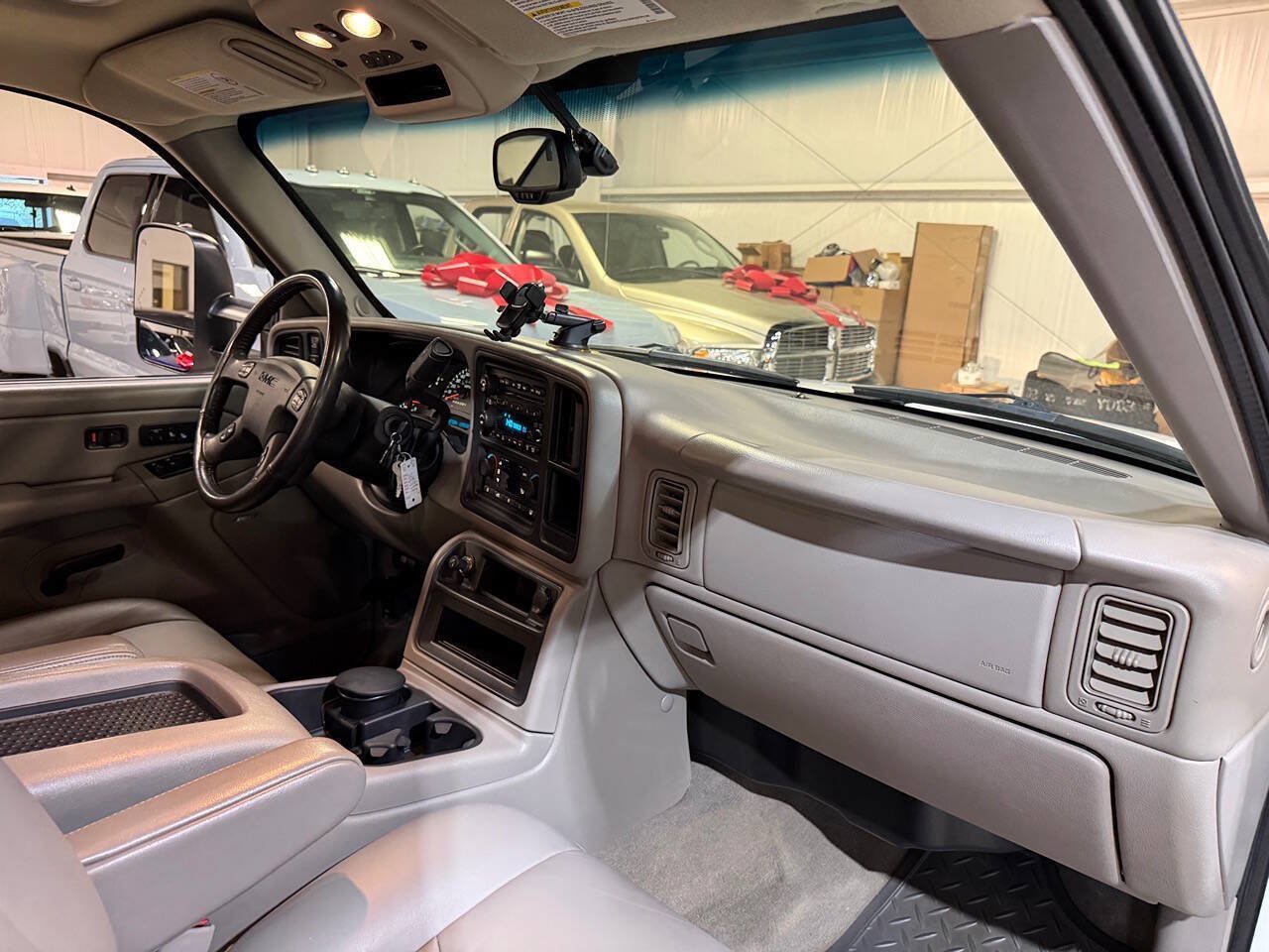 Used 2006 GMC Sierra 2500 SLT w/ Heavy-Duty Power Package AWD/4WD image 34
