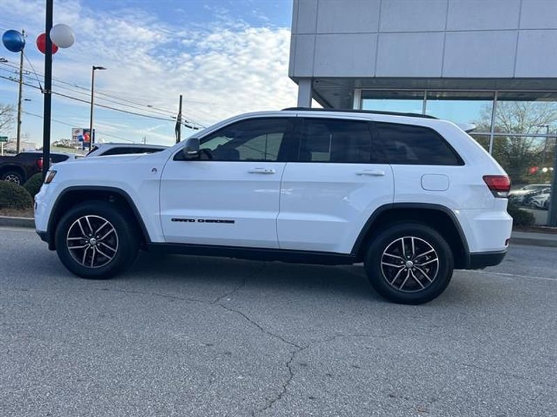 Used 2017 Jeep Grand Cherokee Trailhawk w/ Trailhawk Luxury Group AWD/4WD image 3