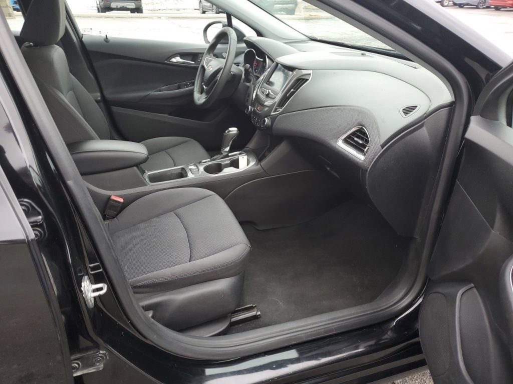 Used 2019 Chevrolet Cruze LT w/ Convenience Package image 30