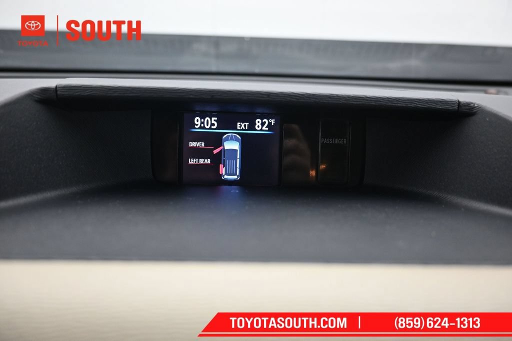 Used 2014 Toyota Sienna LE AWD/4WD image 13