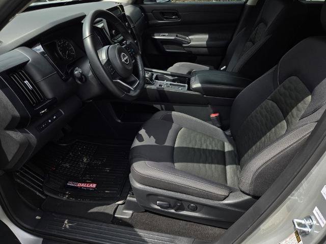 Certified 2025 Nissan Pathfinder SV FWD image 19