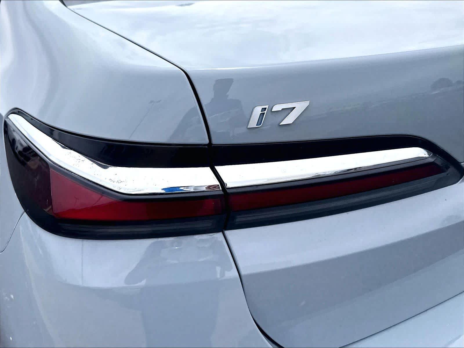 Used 2023 BMW i7 xDrive60 AWD/4WD image 26