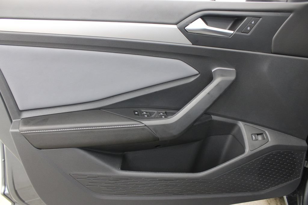 New 2026 Volkswagen Jetta SE FWD image 16