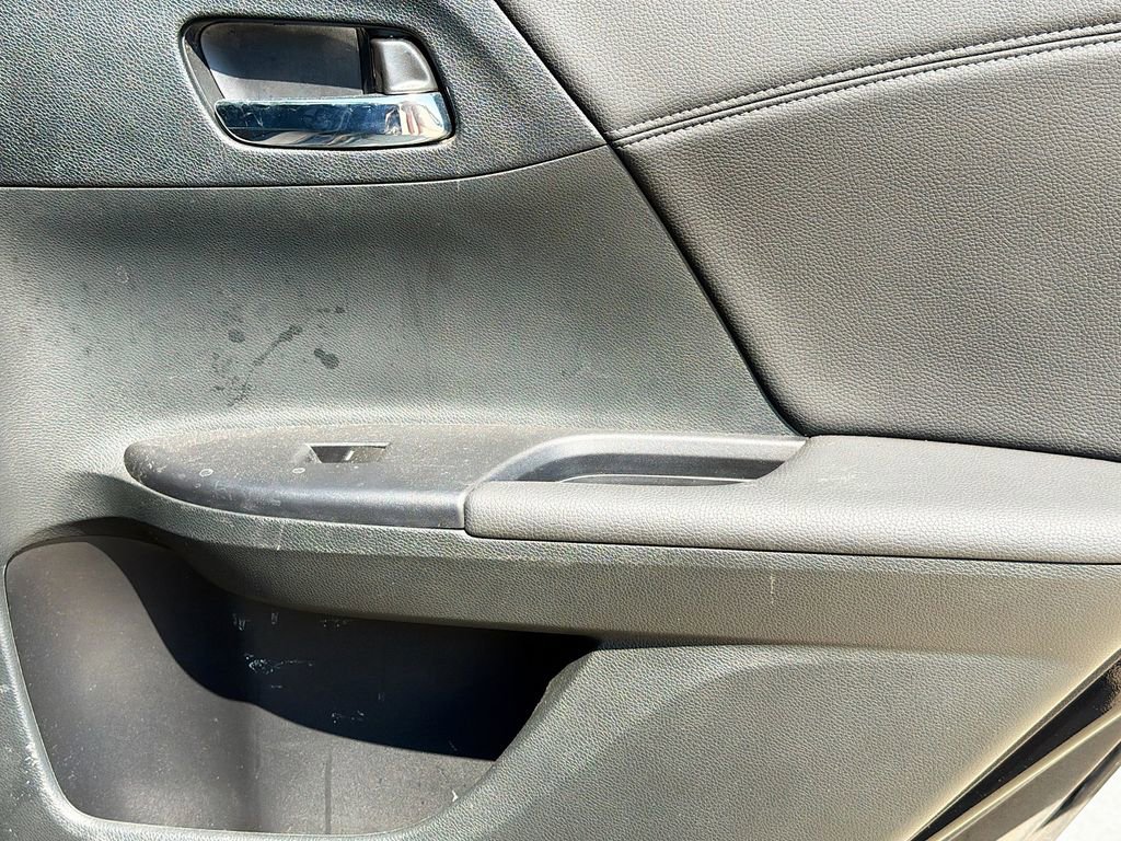 Used 2017 Honda Accord EX image 29