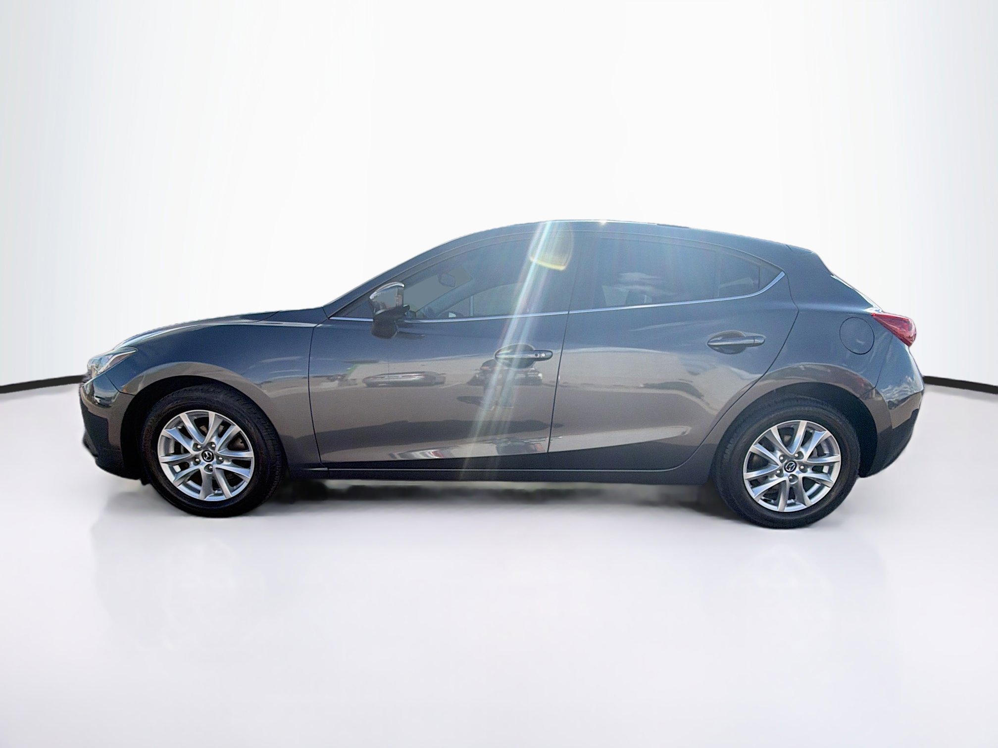 Used 2016 MAZDA MAZDA3 i Grand Touring image 4