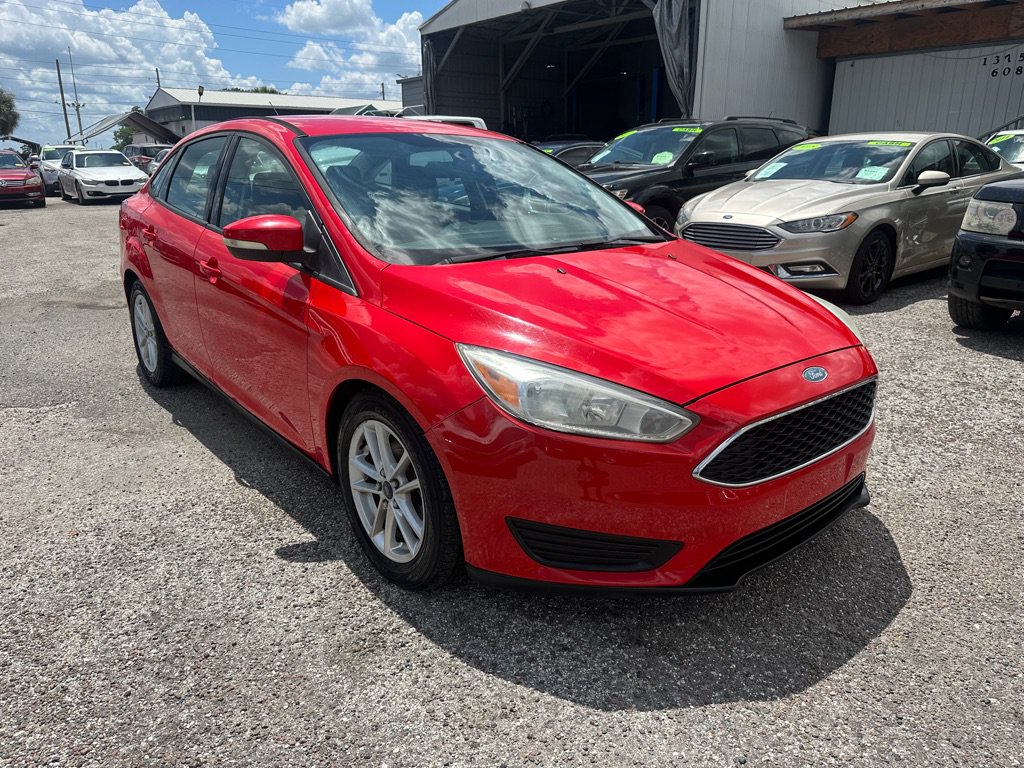Used 2016 Ford Focus SE w/ SE Cold Weather Package FWD image 3