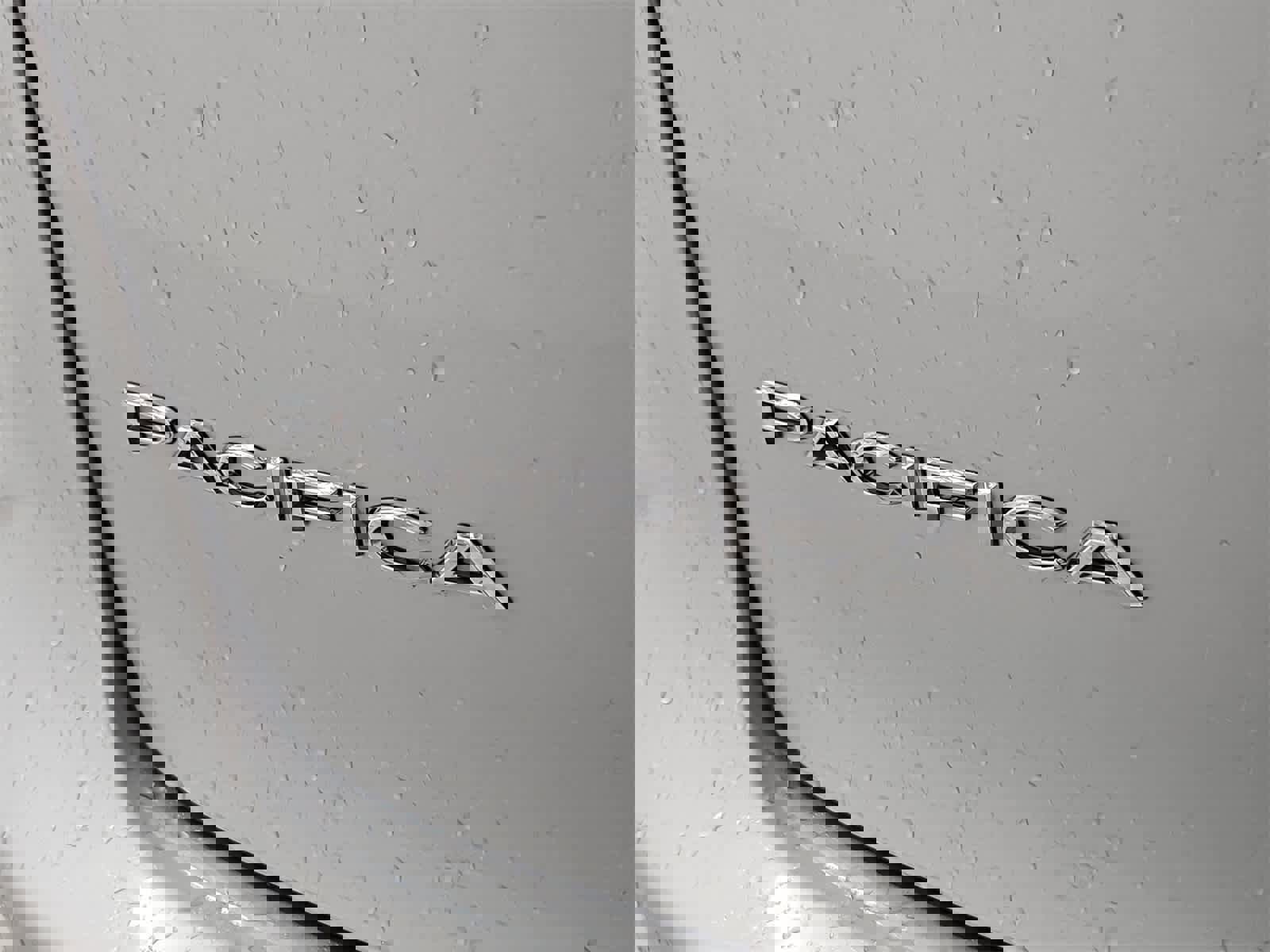 Used 2024 Chrysler Pacifica Touring-L image 12