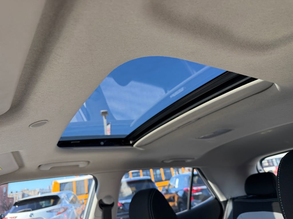 Used 2023 Hyundai Venue SEL image 31
