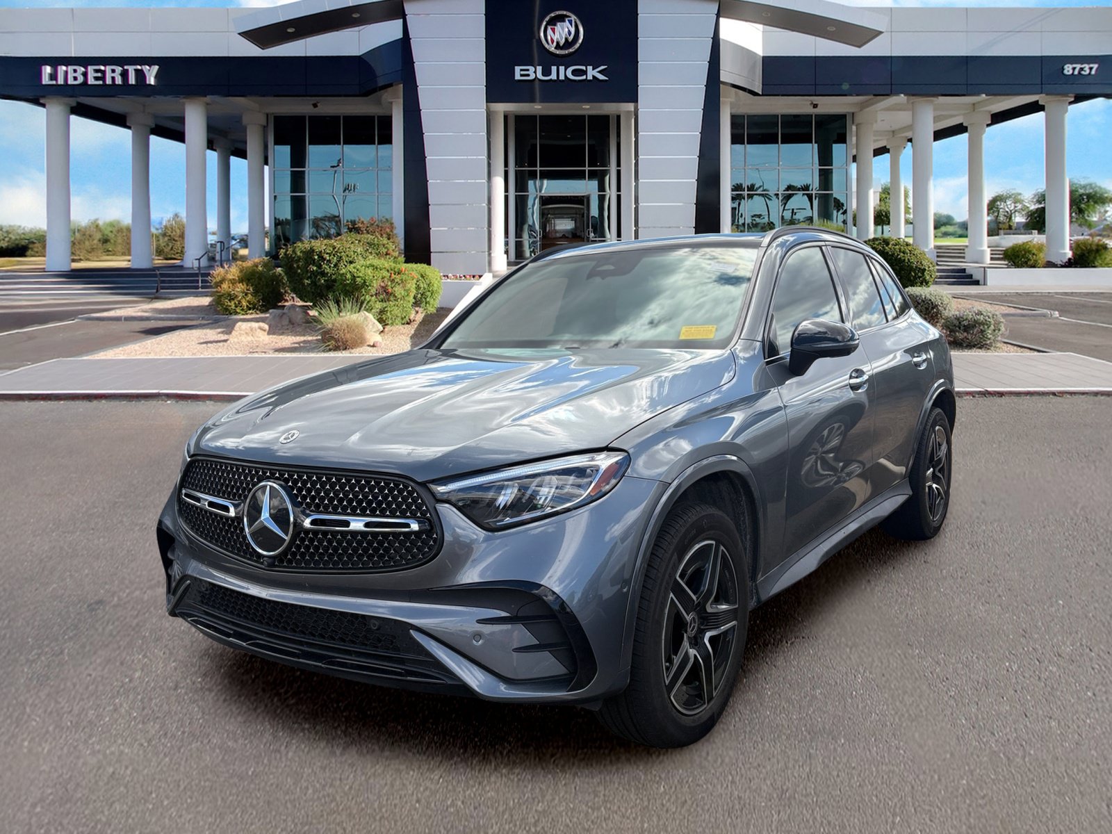 Used 2023 Mercedes-Benz GLC 300 4MATIC image 4