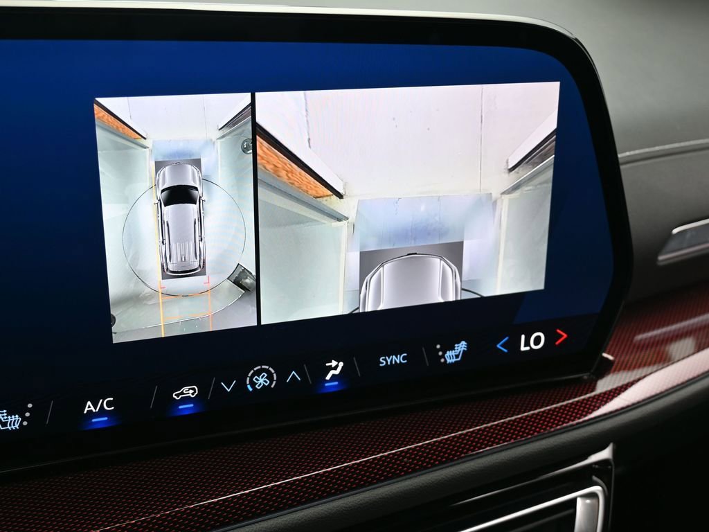 Used 2024 Chevrolet Traverse Z71 w/ Enhanced Driving Package image 29