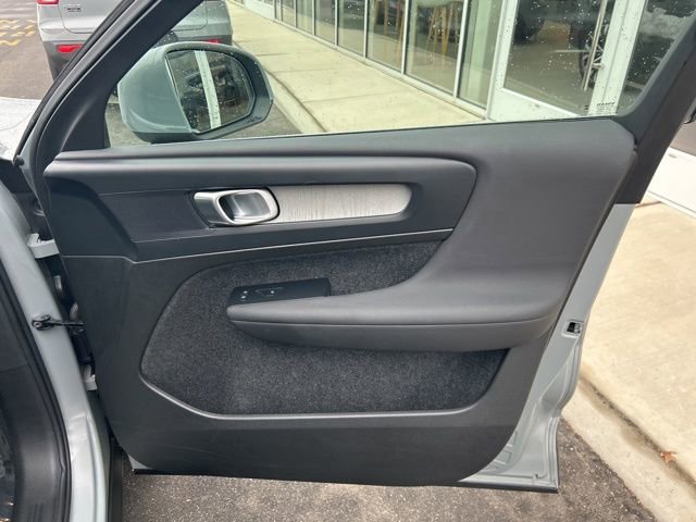 Certified 2025 Volvo XC40 B5 Core image 14