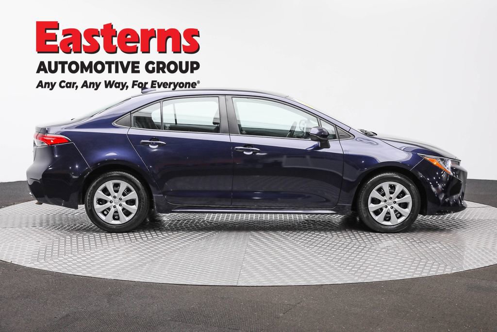 Used 2022 Toyota Corolla LE image 4