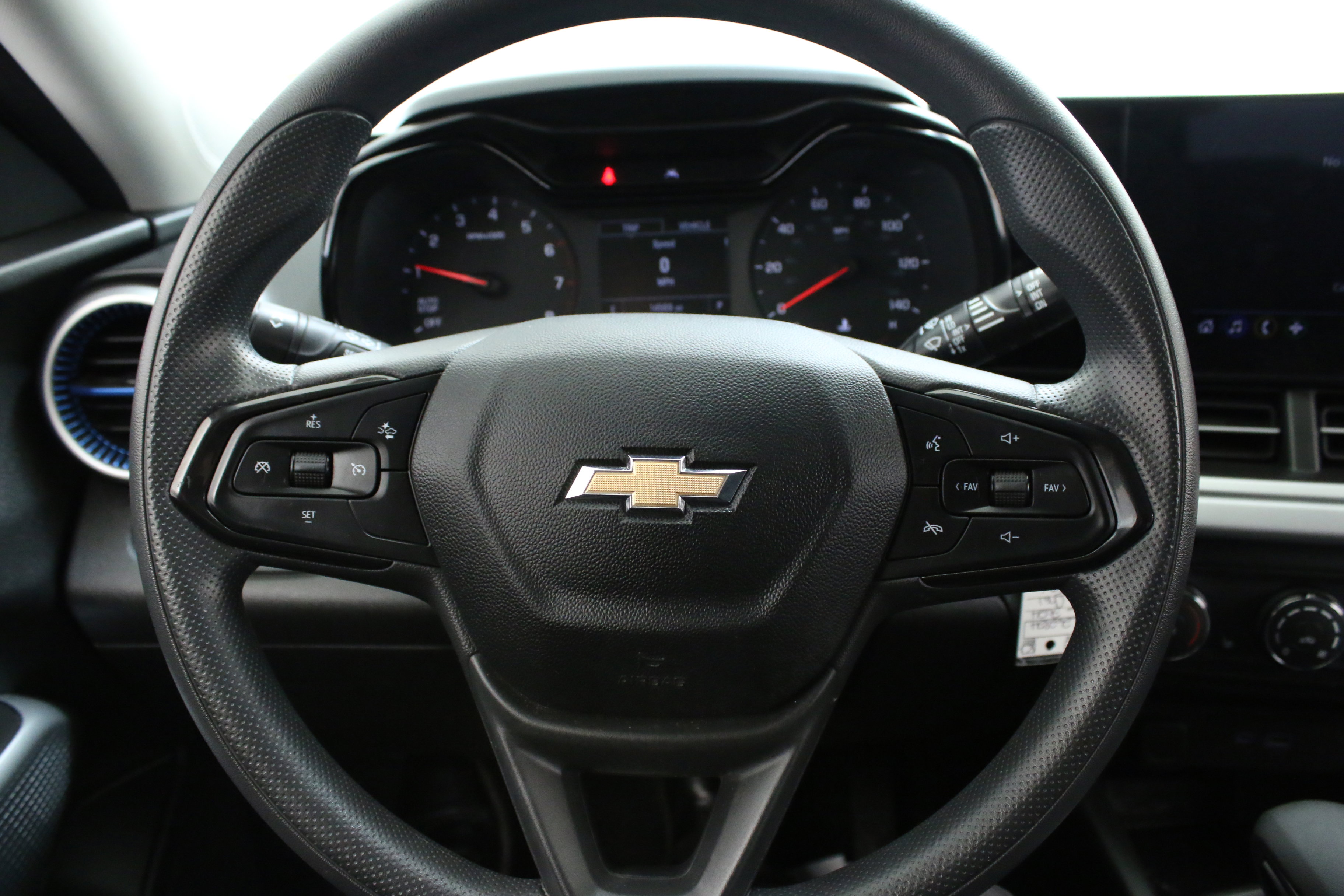 Used 2024 Chevrolet Trax LS w/ LS Convenience Package FWD image 13