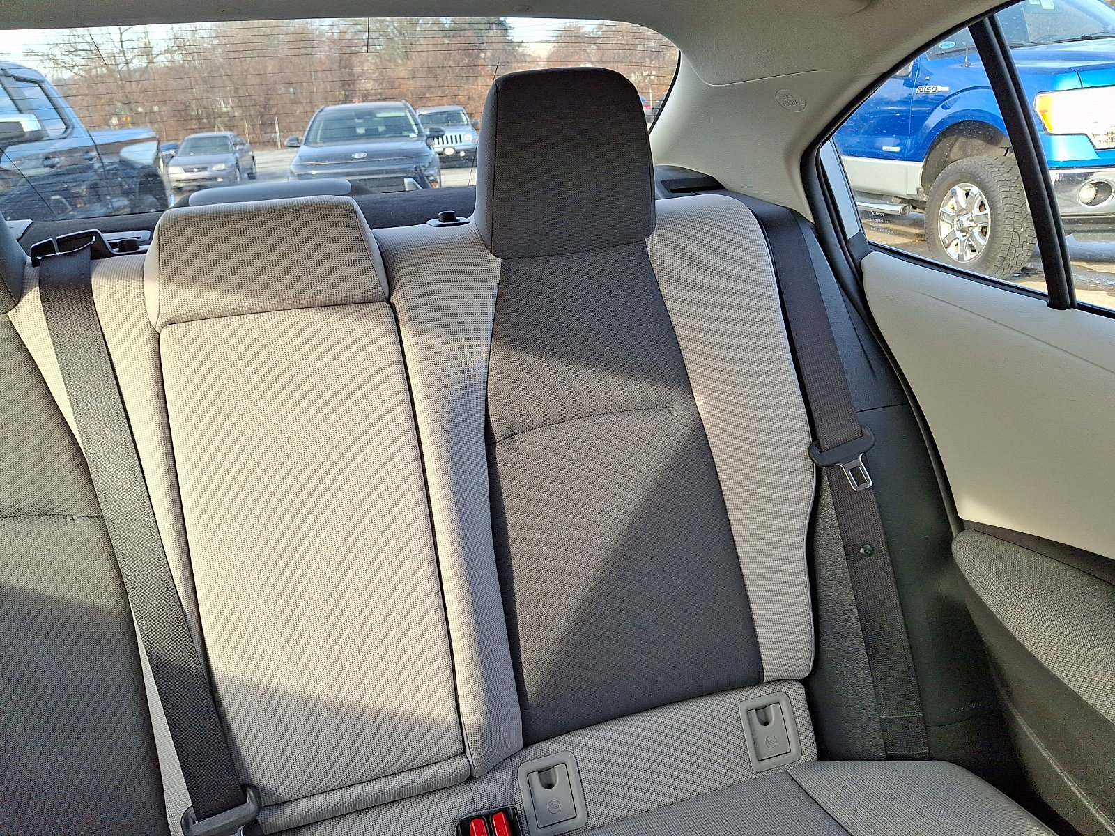 Used 2022 Toyota Corolla LE image 17