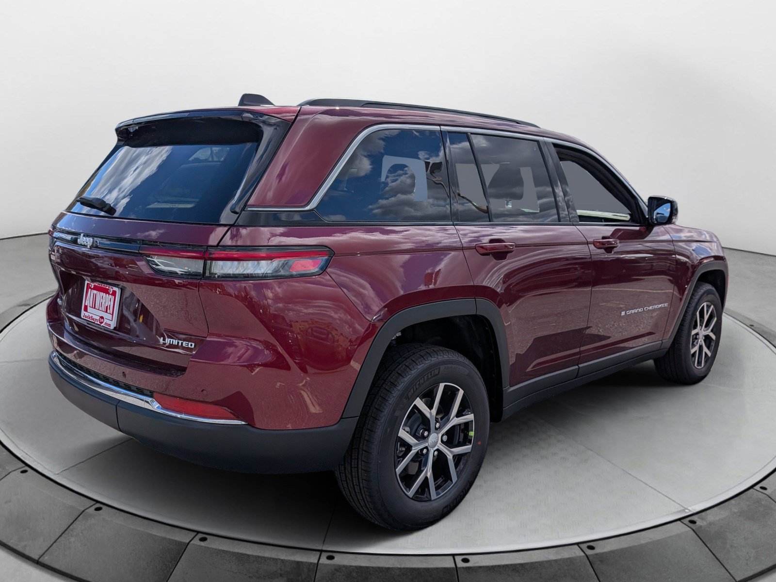 New 2025 Jeep Grand Cherokee Limited AWD/4WD image 3