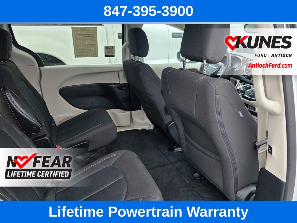 Used 2023 Chrysler Voyager LX image 27