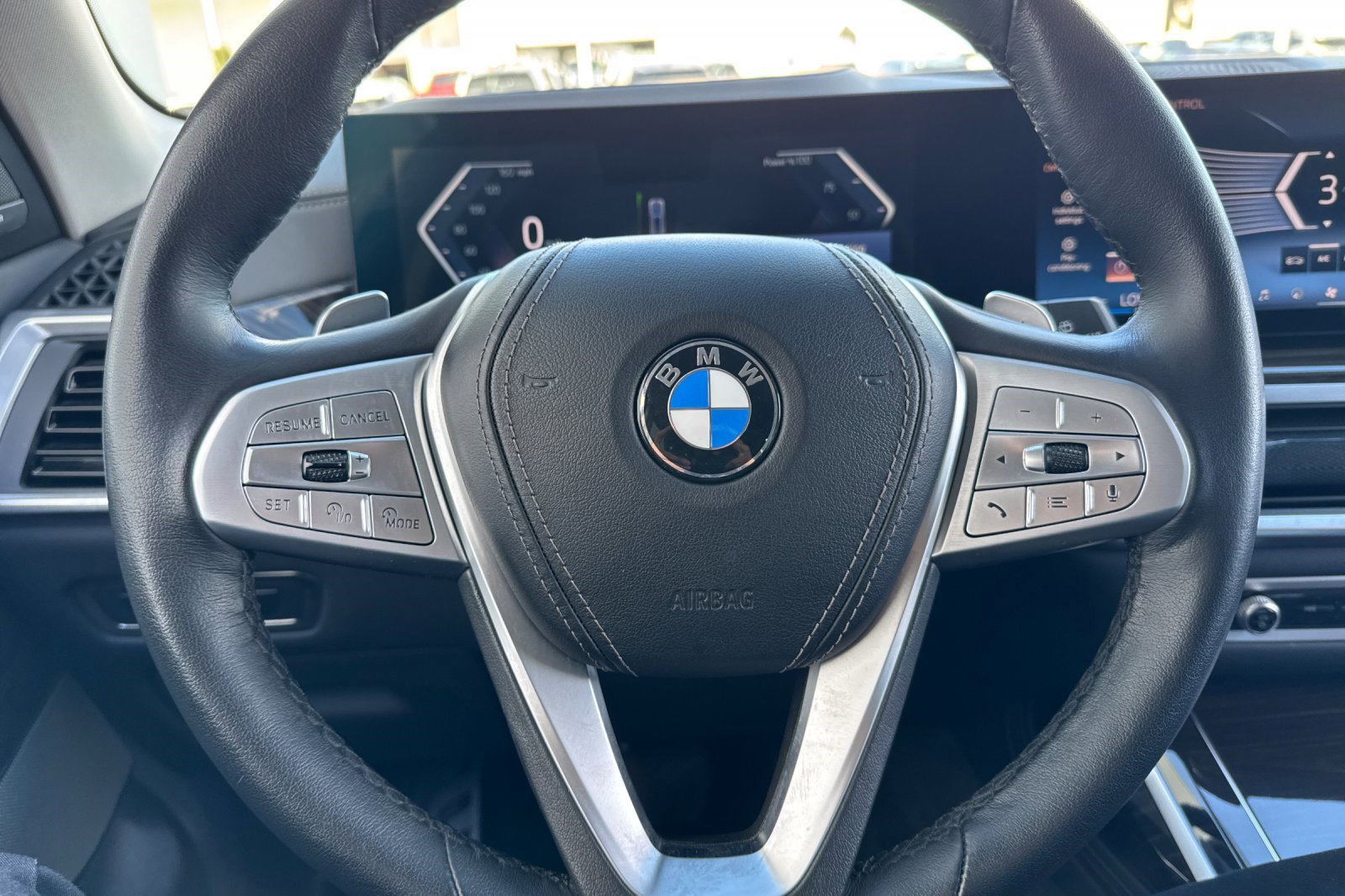 Used 2024 BMW X7 xDrive40i w/ Premium Package image 17