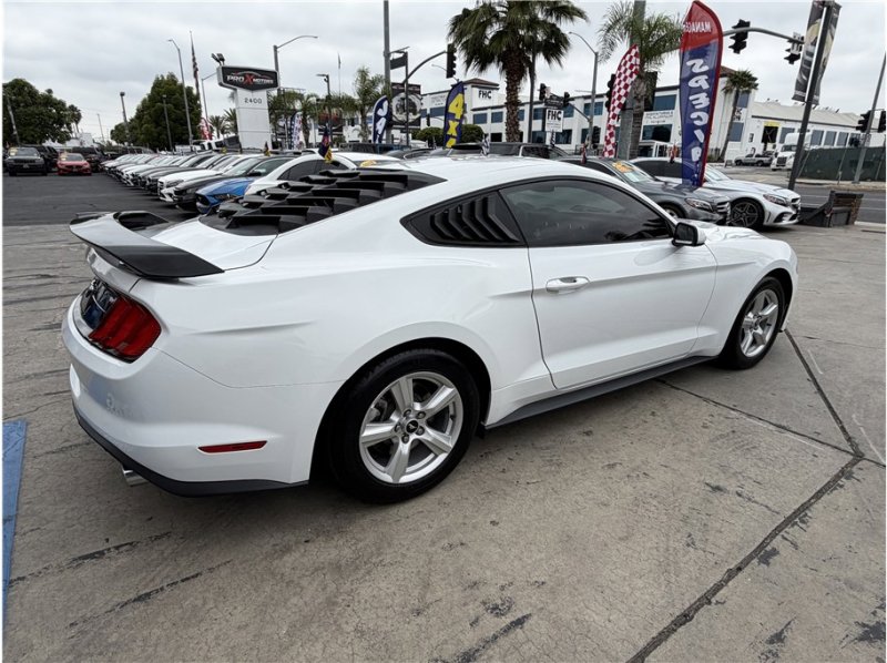 Used 2018 Ford Mustang Coupe RWD image 12