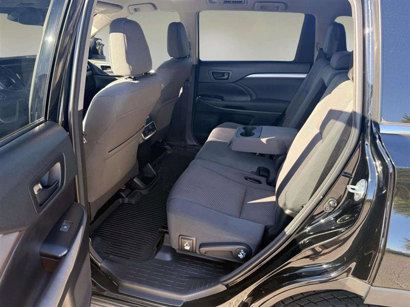 Used 2018 Toyota Highlander LE image 21