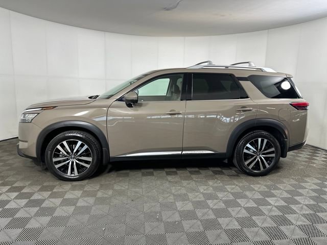 Used 2023 Nissan Pathfinder Platinum image 6