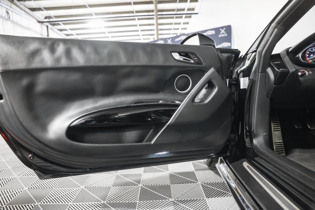 Used 2012 Audi R8 V10 w/ Enhanced Leather Pkg image 23
