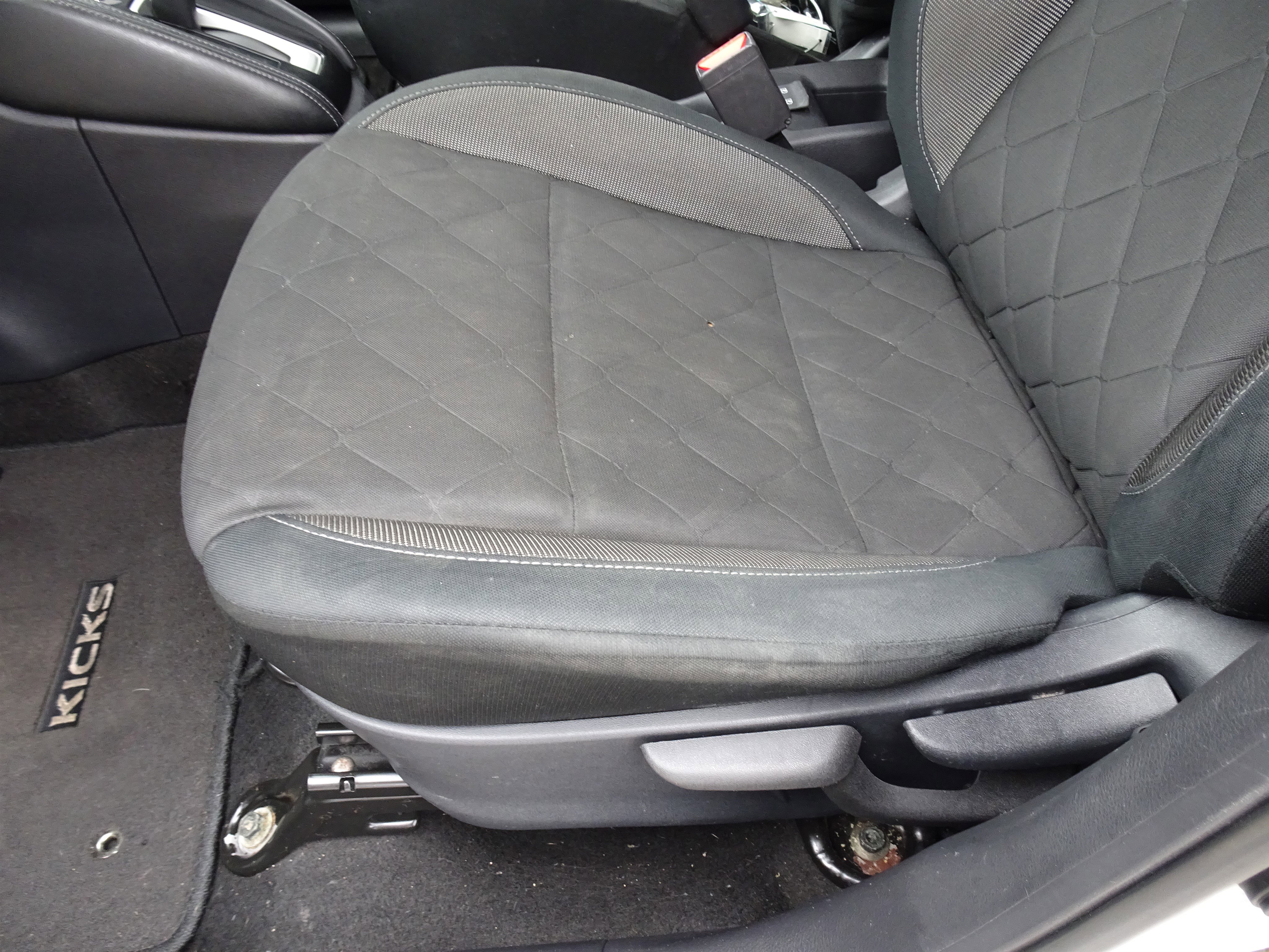 Used 2020 Nissan Kicks SV image 9