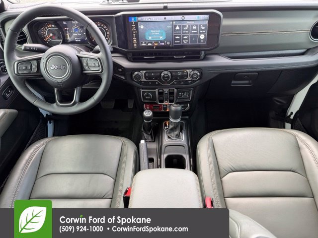 Used 2025 Jeep Gladiator Mojave AWD/4WD image 14