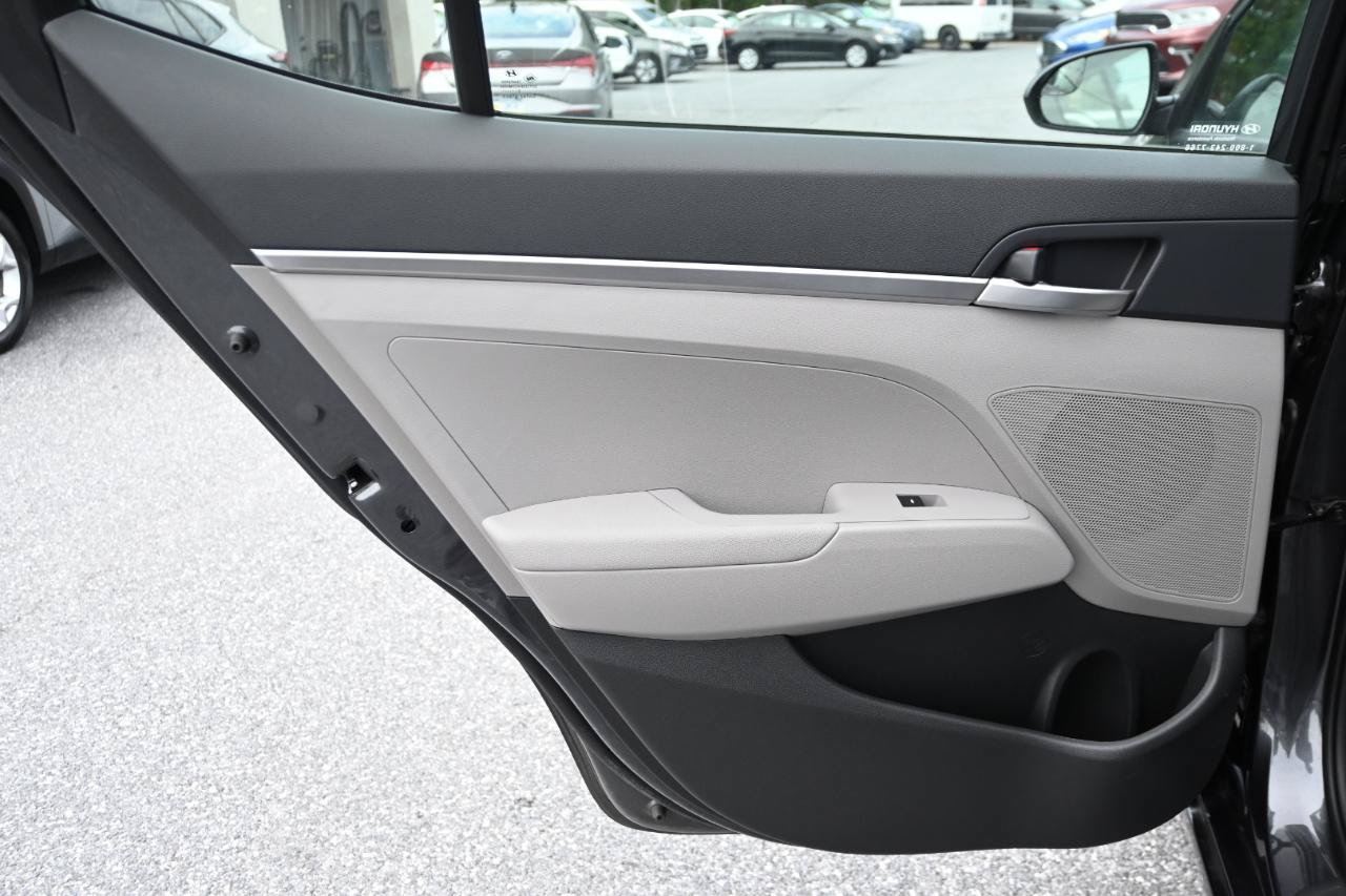 Used 2020 Hyundai Elantra SE FWD image 16