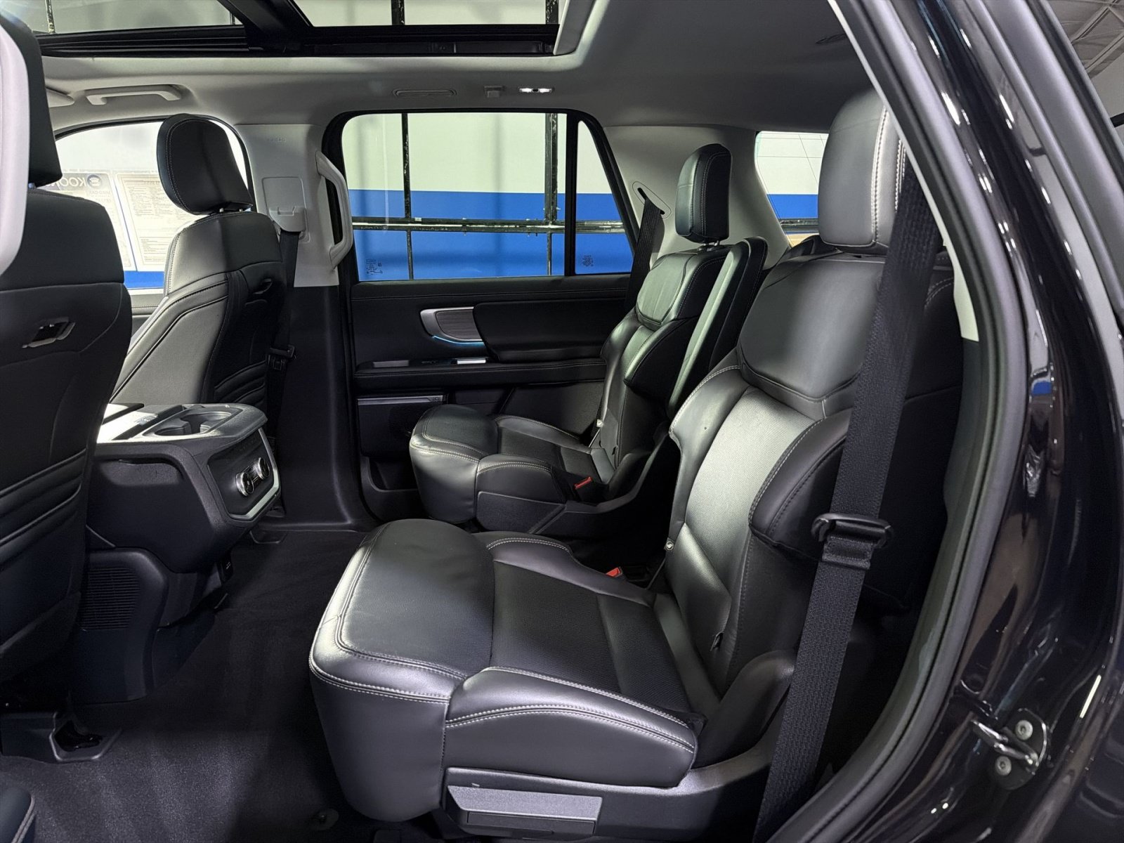 Used 2025 Ford Expedition Platinum AWD/4WD image 26
