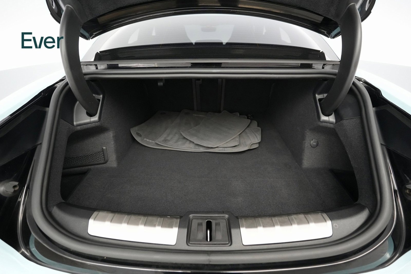 Used 2020 Porsche Taycan 4S image 24