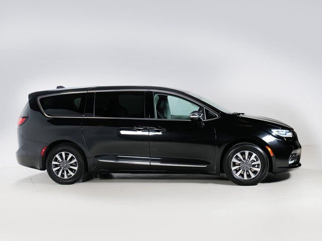 Used 2023 Chrysler Pacifica Limited FWD image 33