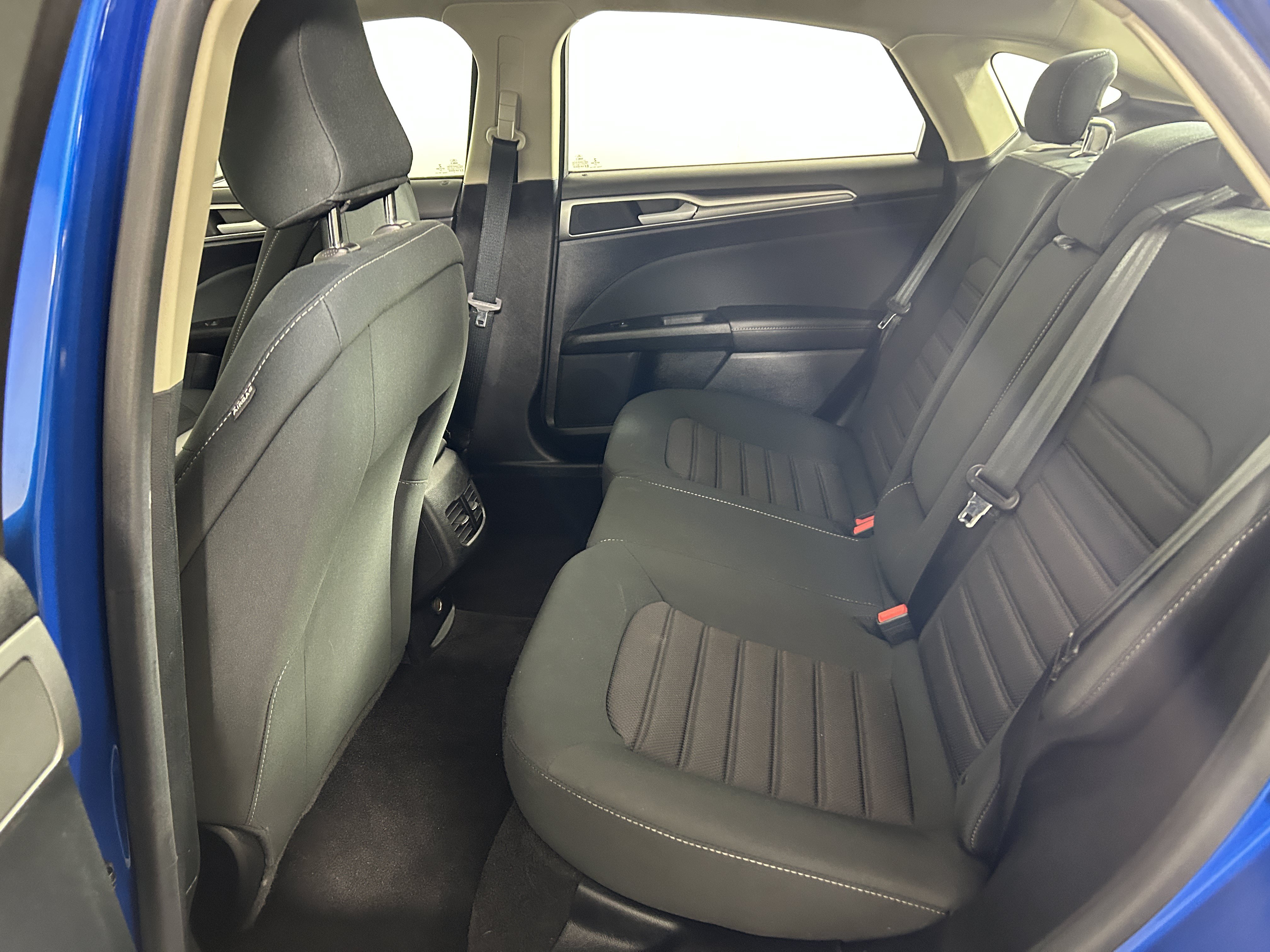 Used 2020 Ford Fusion SE FWD image 24