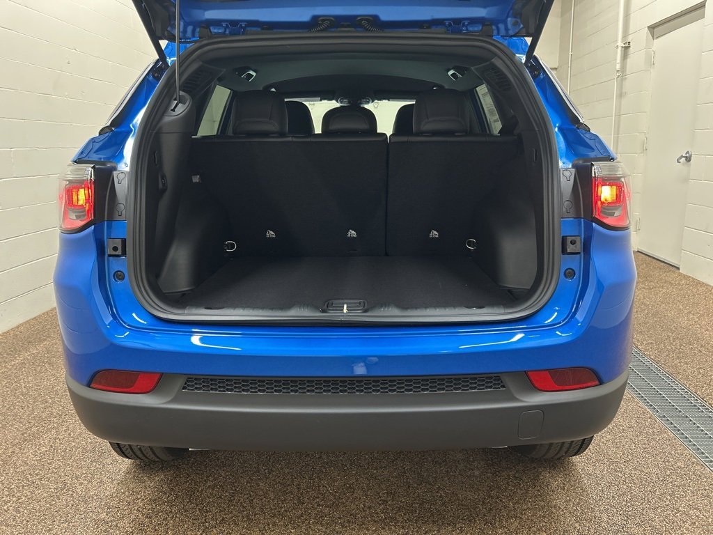 New 2026 Jeep Compass Latitude image 11