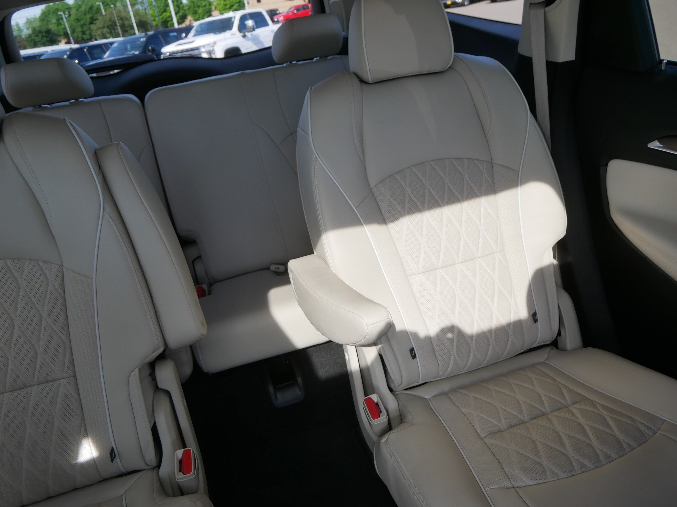 Used 2023 Buick Enclave Avenir w/ Avenir Technology Package AWD/4WD image 14