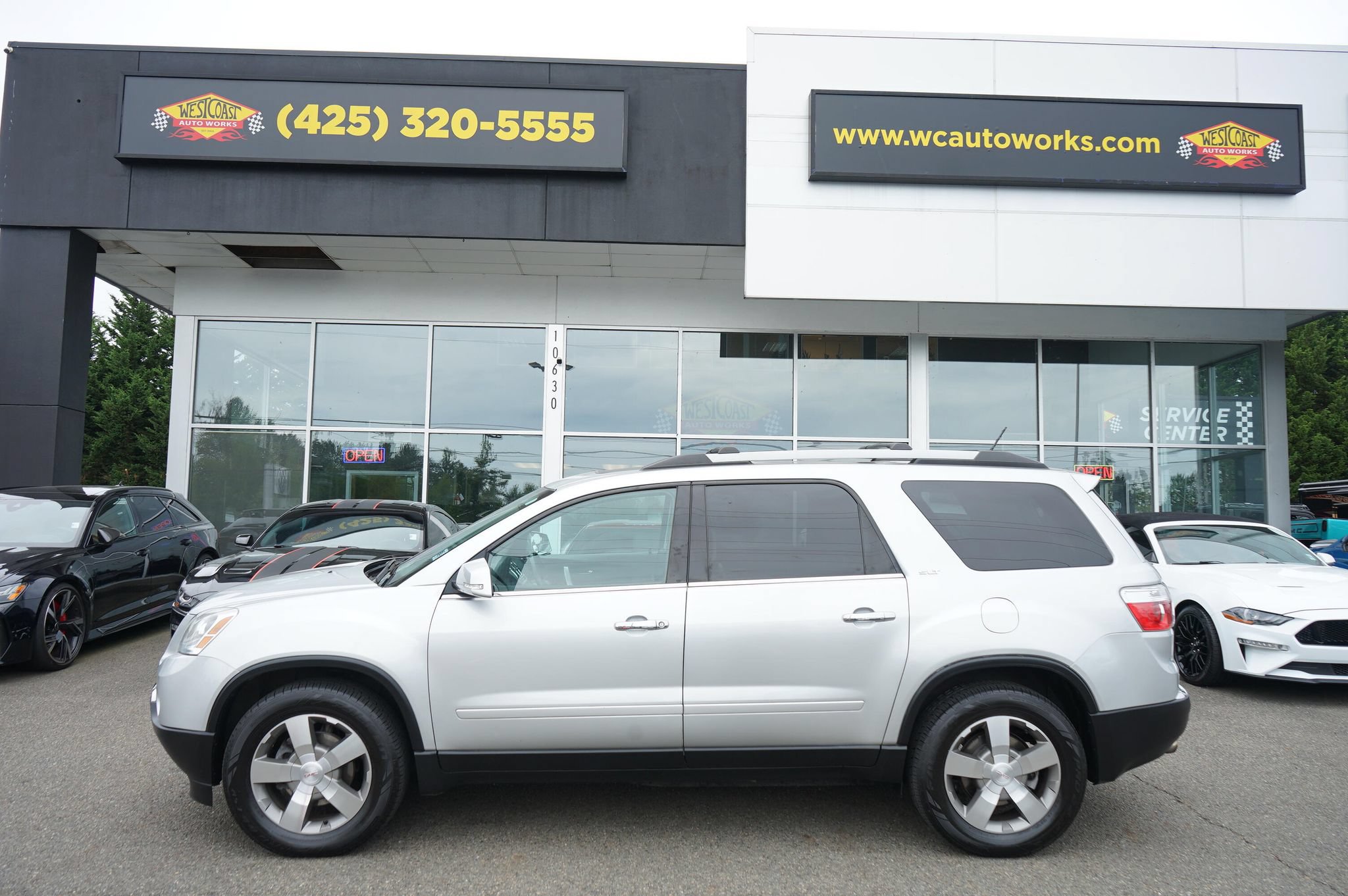 Used 2011 GMC Acadia SLT AWD/4WD image 2
