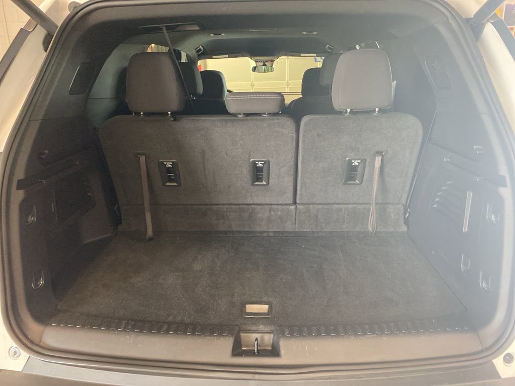 Used 2025 Chevrolet Traverse LT image 7