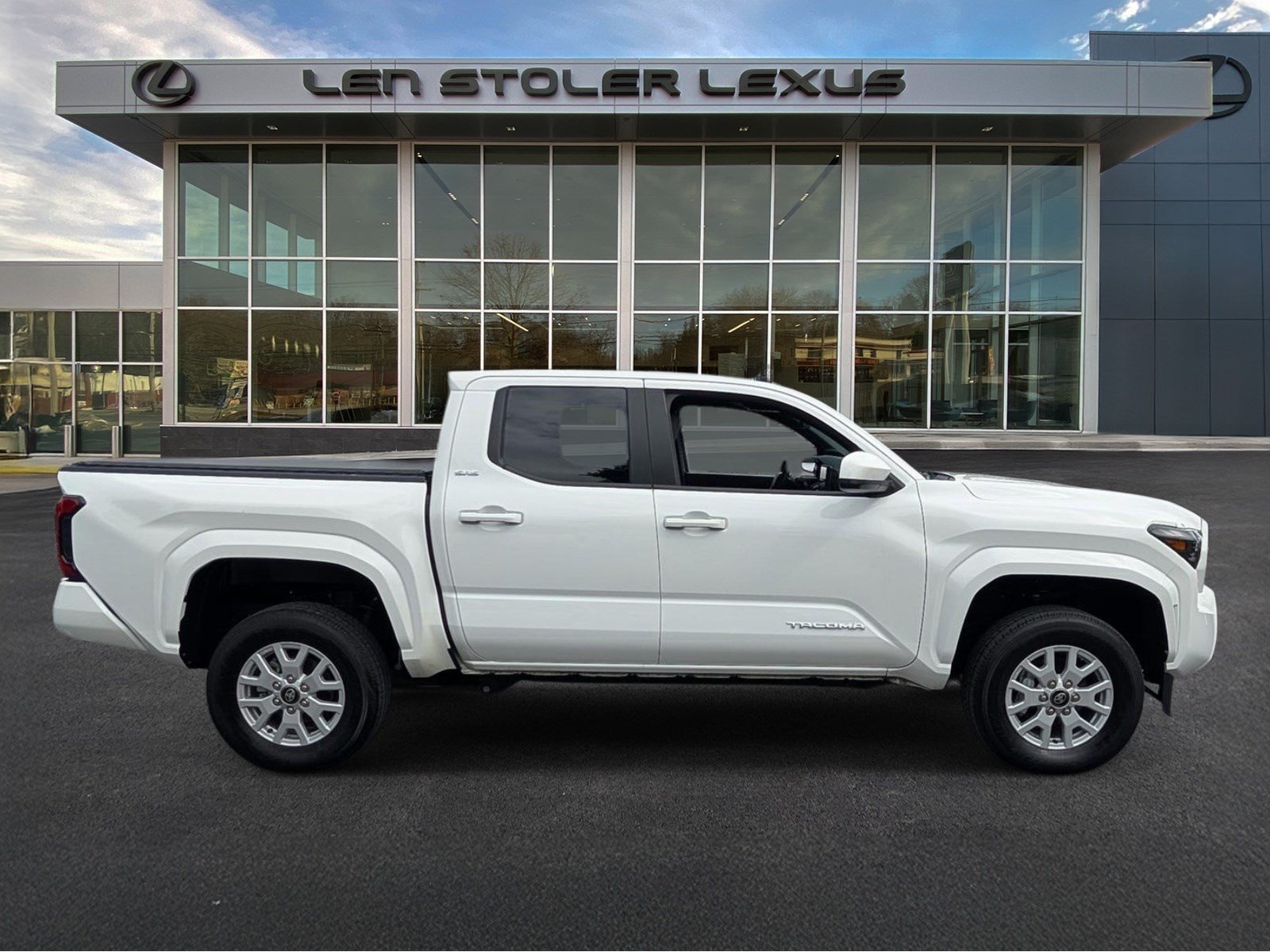 Used 2024 Toyota Tacoma SR5 AWD/4WD video 2
