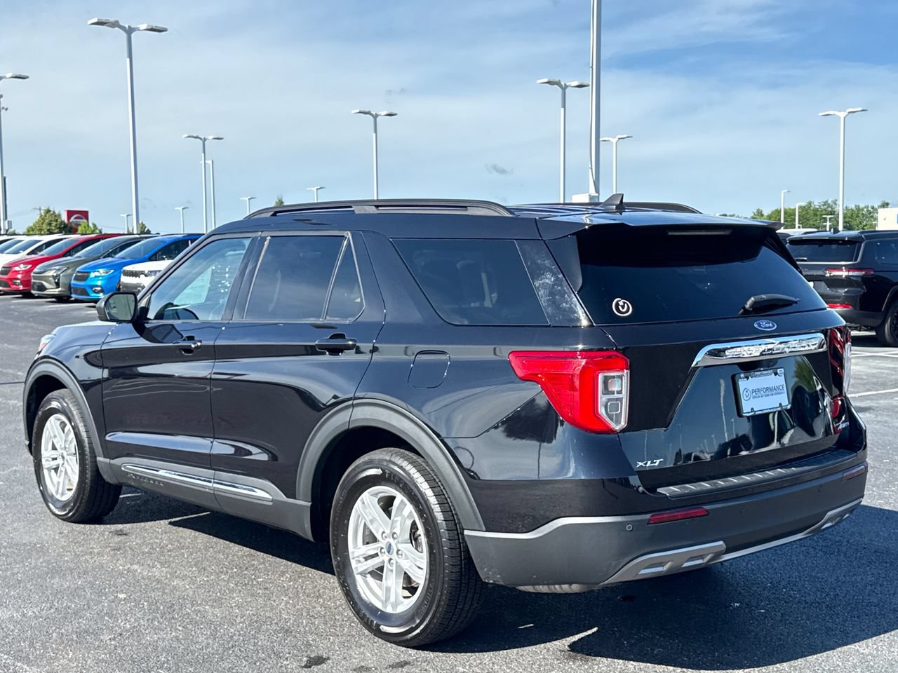 Used 2022 Ford Explorer XLT w/ Equipment Group 202A AWD/4WD image 5