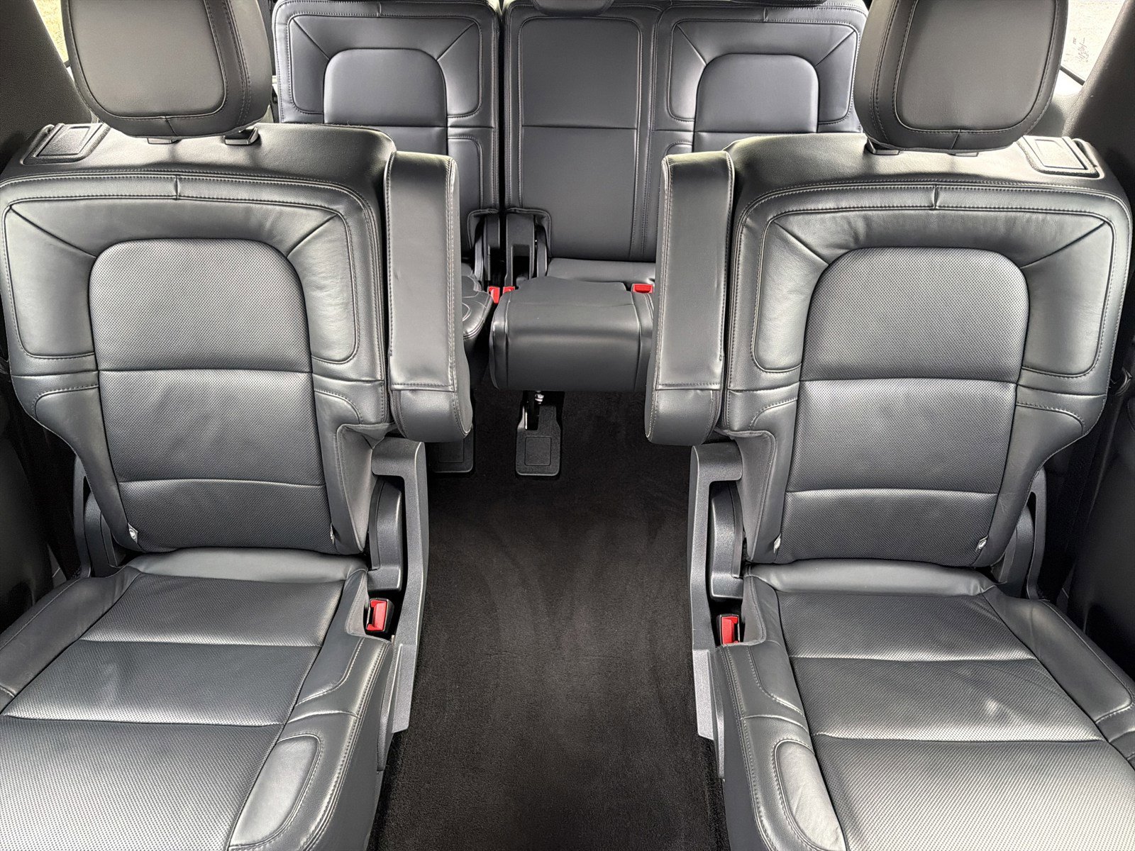 Used 2024 Lincoln Navigator L Reserve image 13