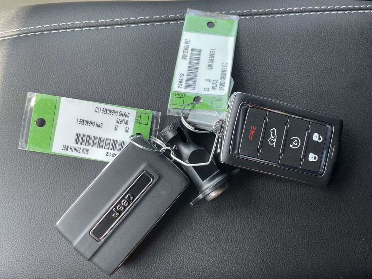 New 2025 Jeep Grand Cherokee L Limited w/ Luxury Tech Group II image 37