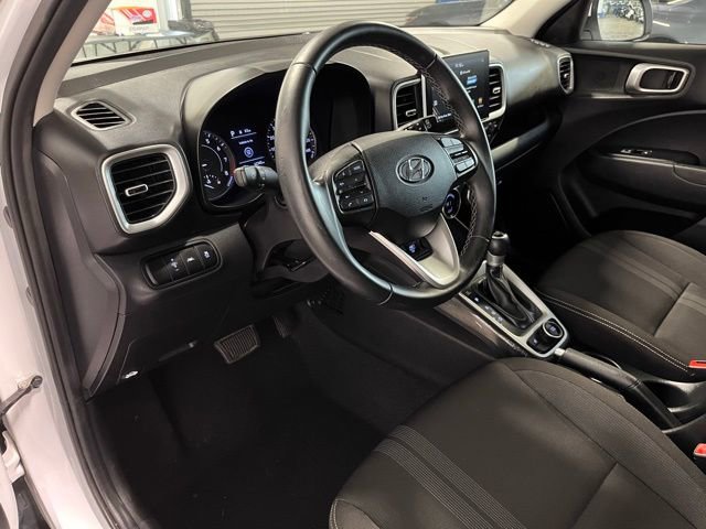 Used 2020 Hyundai Venue SEL w/ Convenience + Premium Package image 19