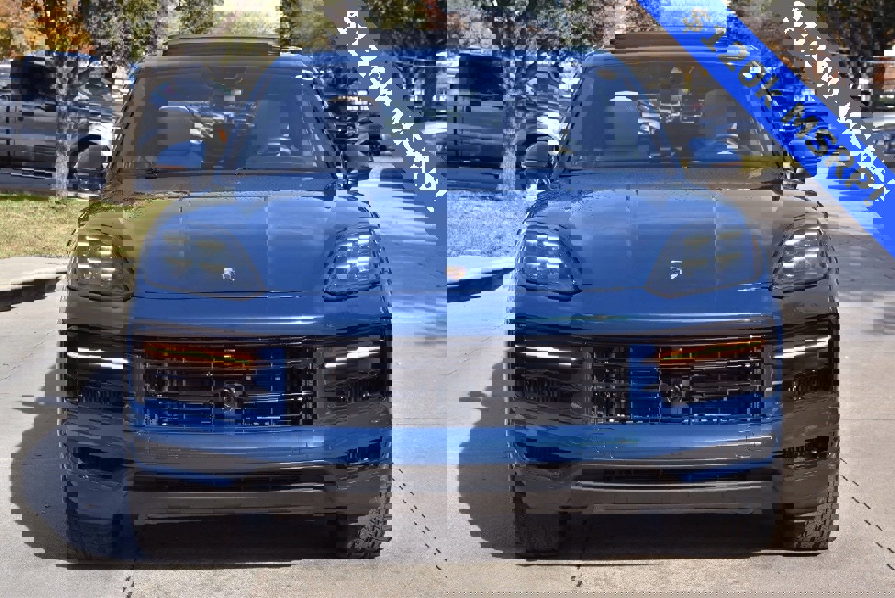 Used 2025 Porsche Cayenne image 3