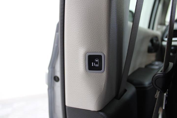 Used 2024 Chrysler Pacifica Touring-L image 51
